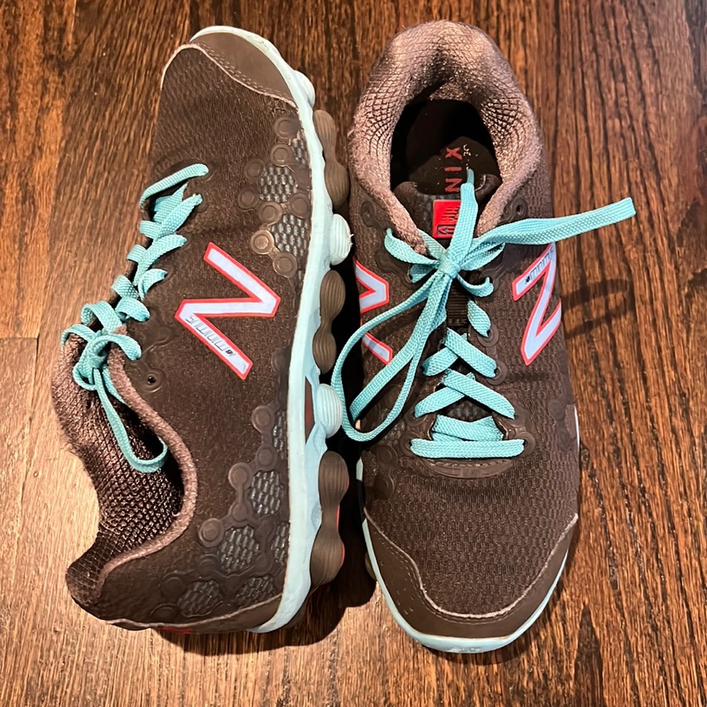 Women’s New Balance 3090 size 6